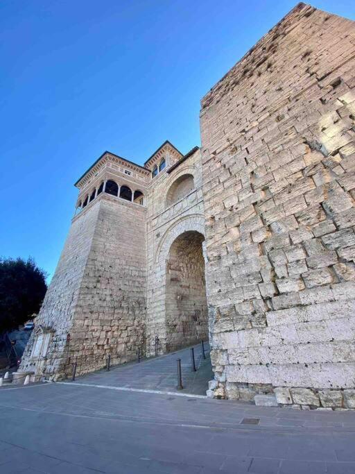 Perugia Home Apartment La Finestra Di Fronte ภายนอก รูปภาพ